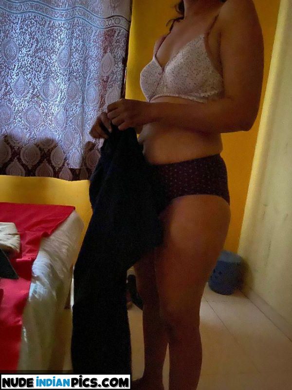 Title Sizzling Seema Indian Porn Nude Pic