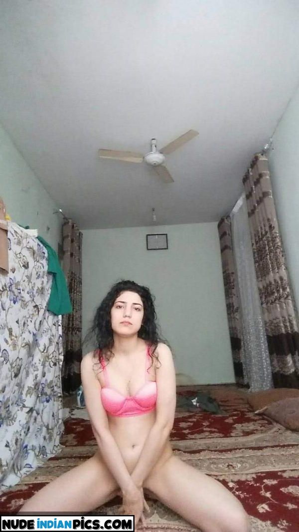 Zarina Khans Desi Teen Nude Selfies